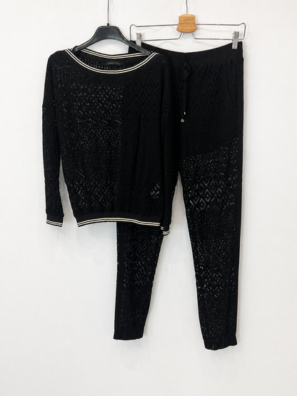 OKY COKY. Total look negro troquelado  T.40