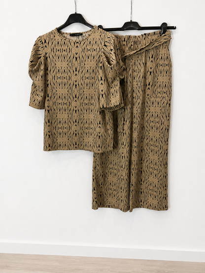 SFERA. Conjunto beige estampado. T S/M