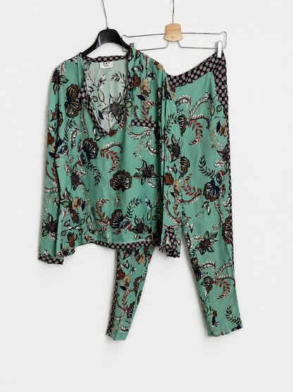 DAY (BIRGER ET MIKKELSEN). Total printed blue look. T 36