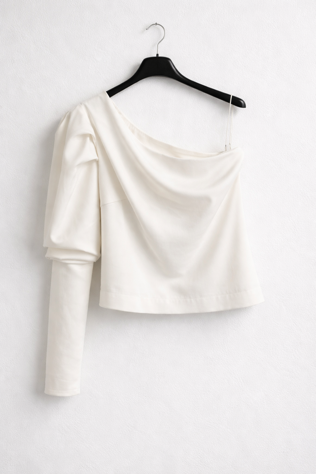 OTHERS. White asymmetrical top with puffed sleeves. TM