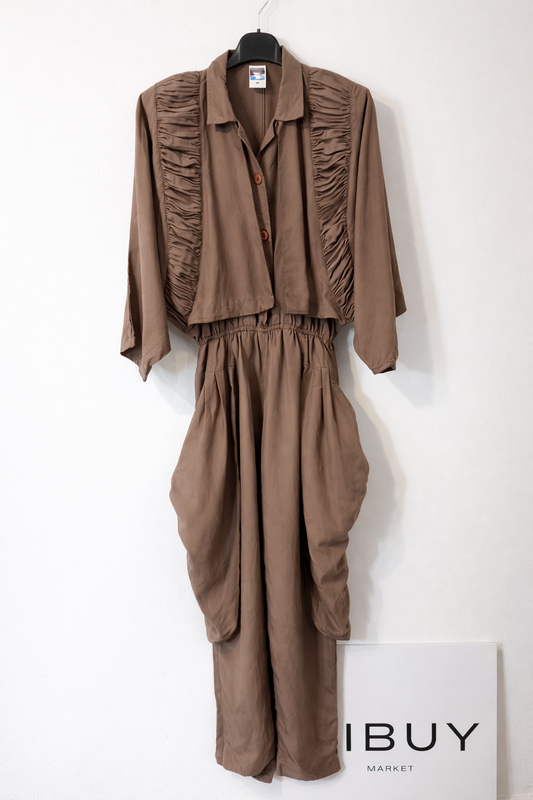 Mono seda marrón fruncidos