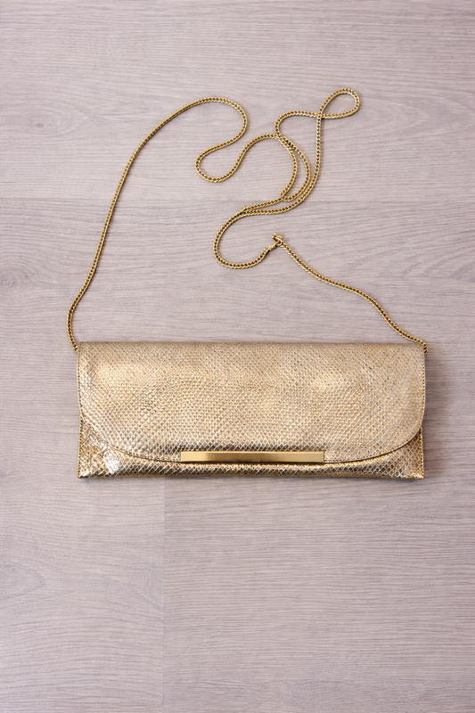 ANGARI. Cartera de mano dorada