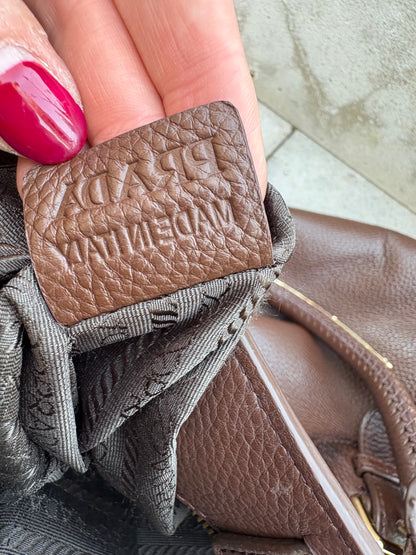 PRADA. Bolso marrón Vitello de piel granulada