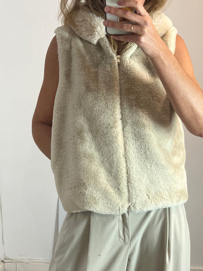 EMME MARELLA. Chaleco pelo beige T.38