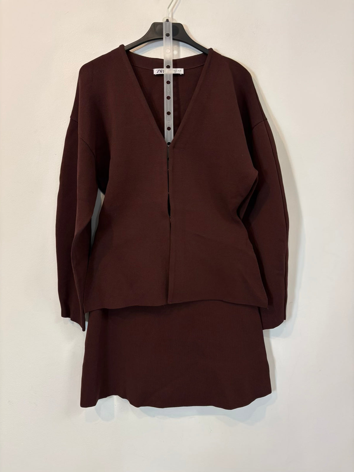 ZARA. Conjunto marrón punto