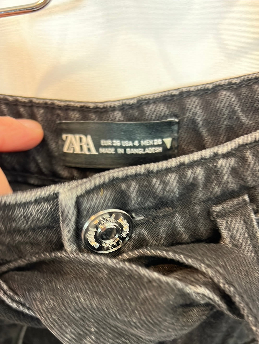 ZARA. Black denim shorts with skirt effect. T 36