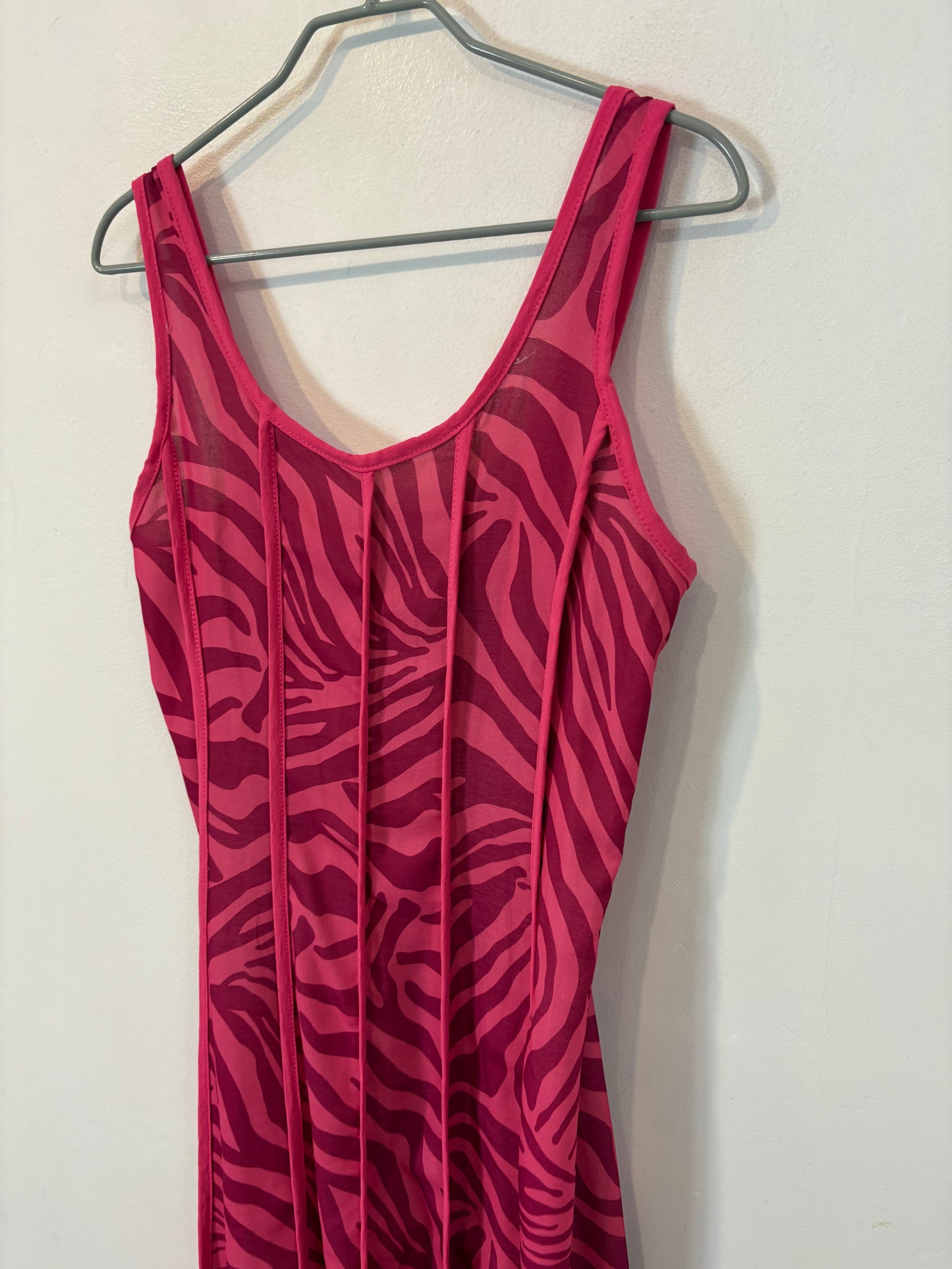 Vestido midi rosa estampado