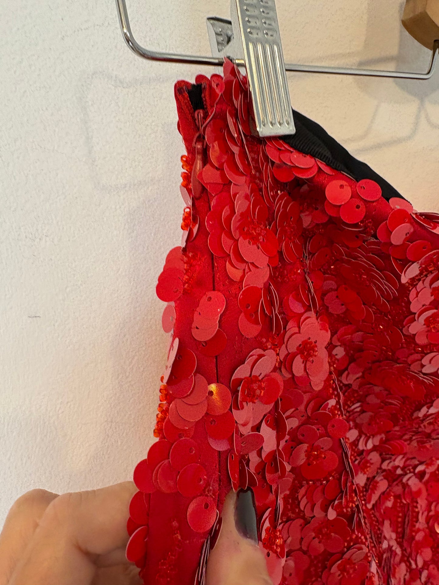 ZARA. Falda lentejuelas roja. T M