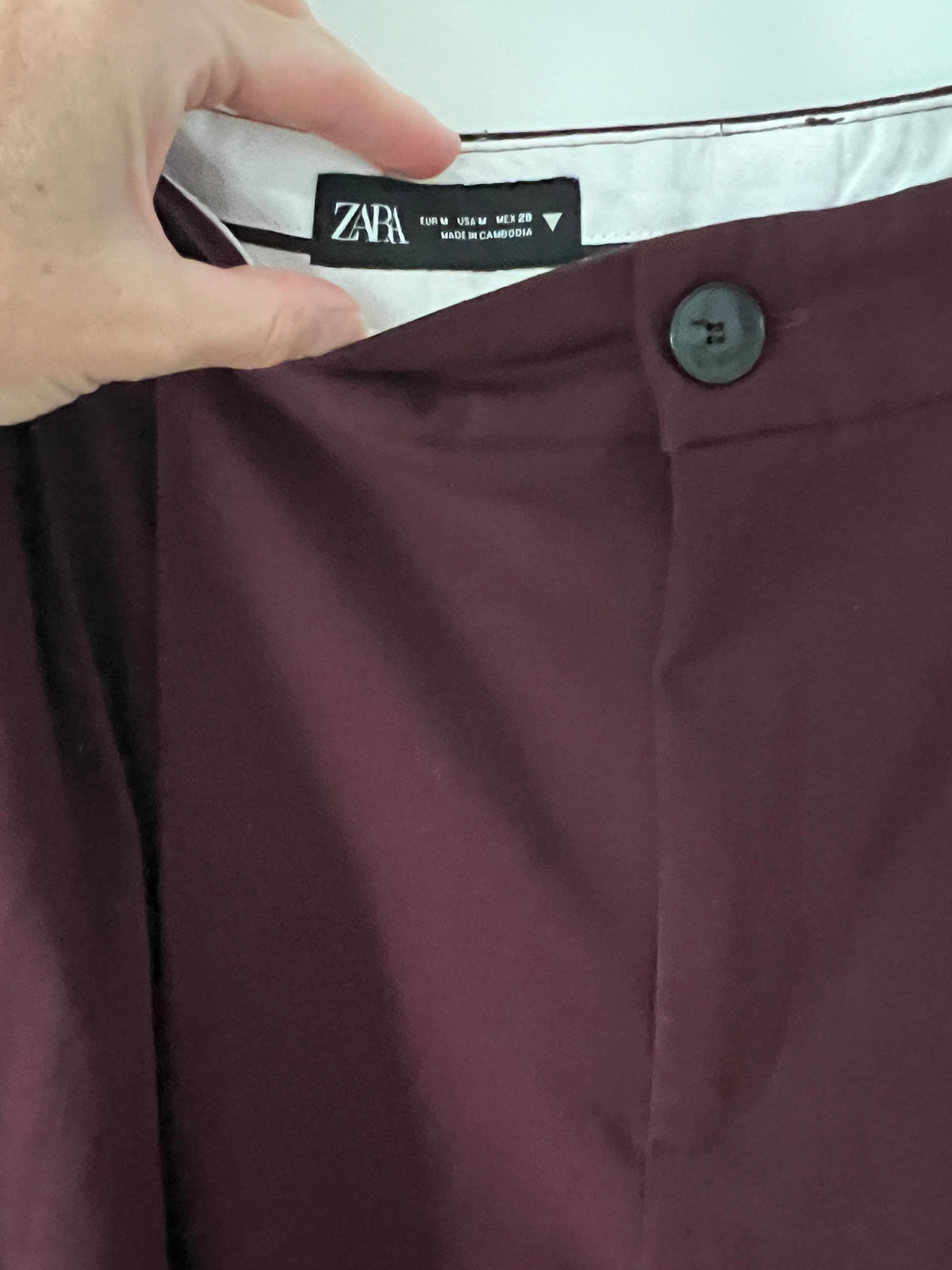 ZARA. Pantalón ancho burdeos pinzas