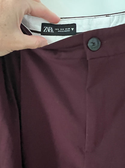 ZARA. Pantalón ancho burdeos pinzas