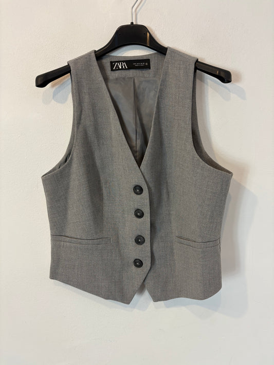 ZARA. Chaleco gris claro