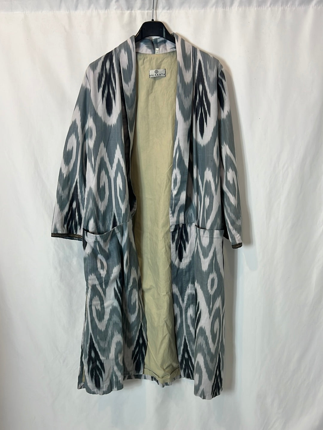 BALAKATA. Chaqueta seda estampada. T M