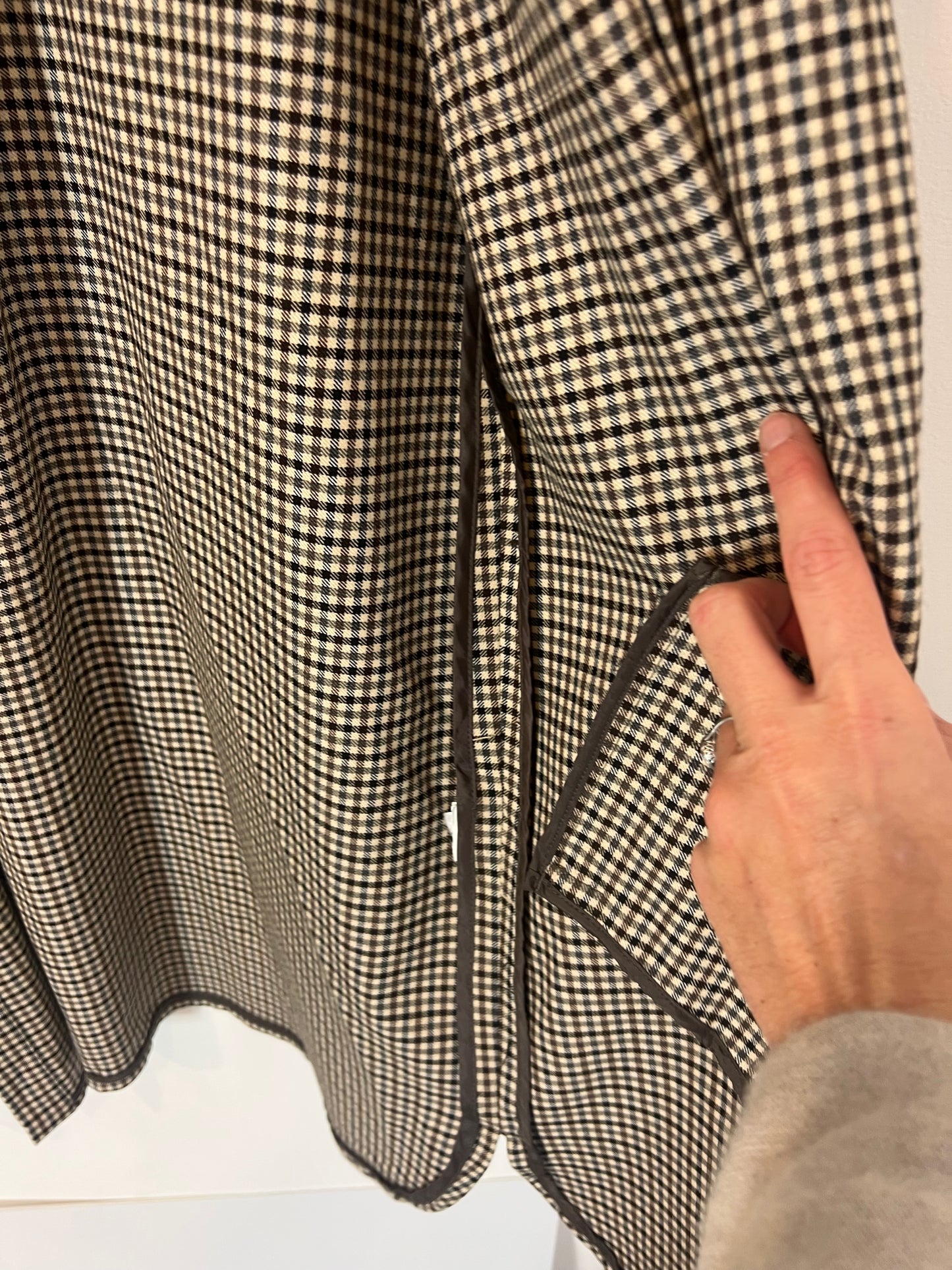 PEDRO DEL HIERRO. Chaqueta cuadros tonos tierra T.m