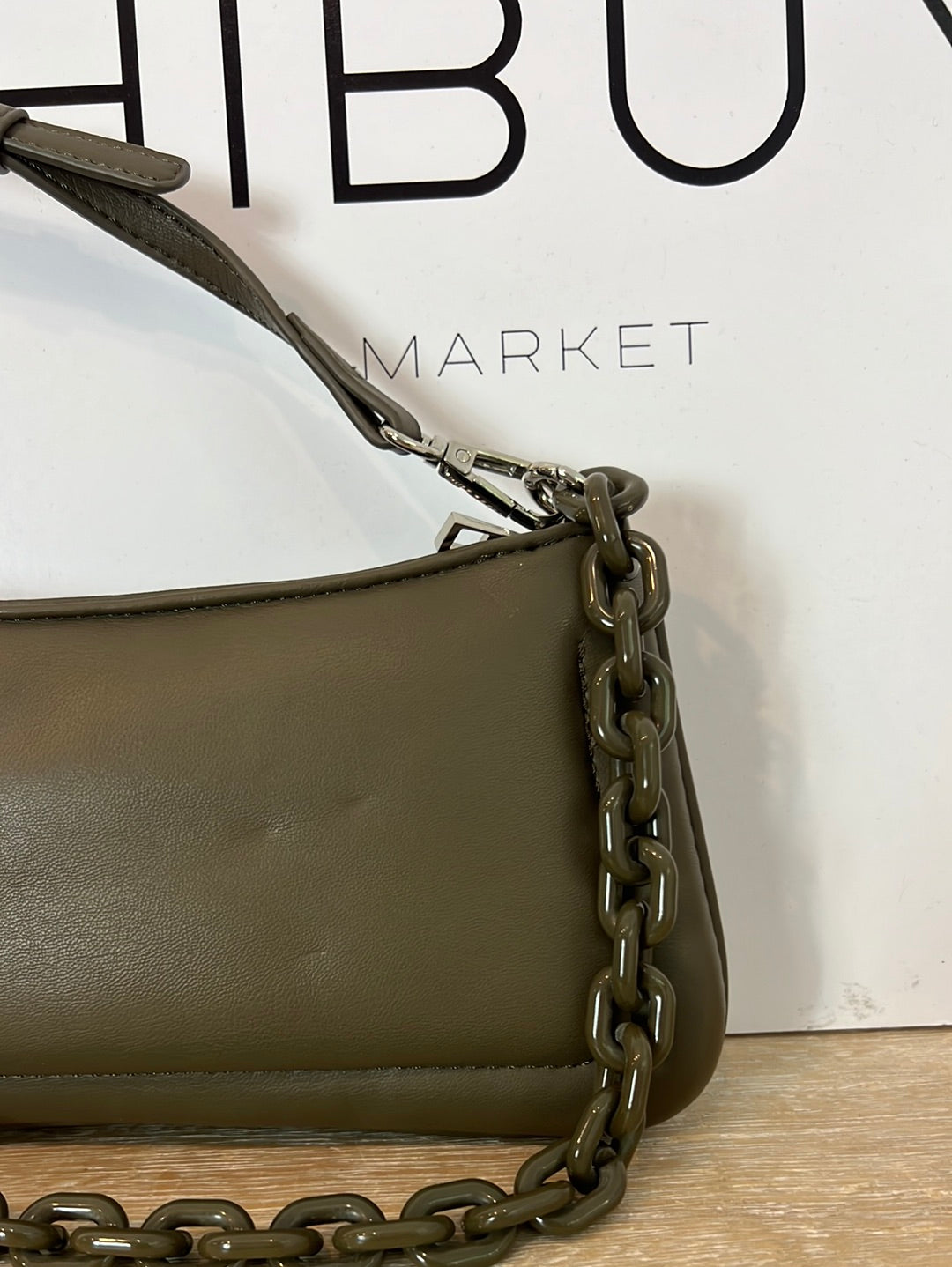 ZARA. Bolso baggete verde