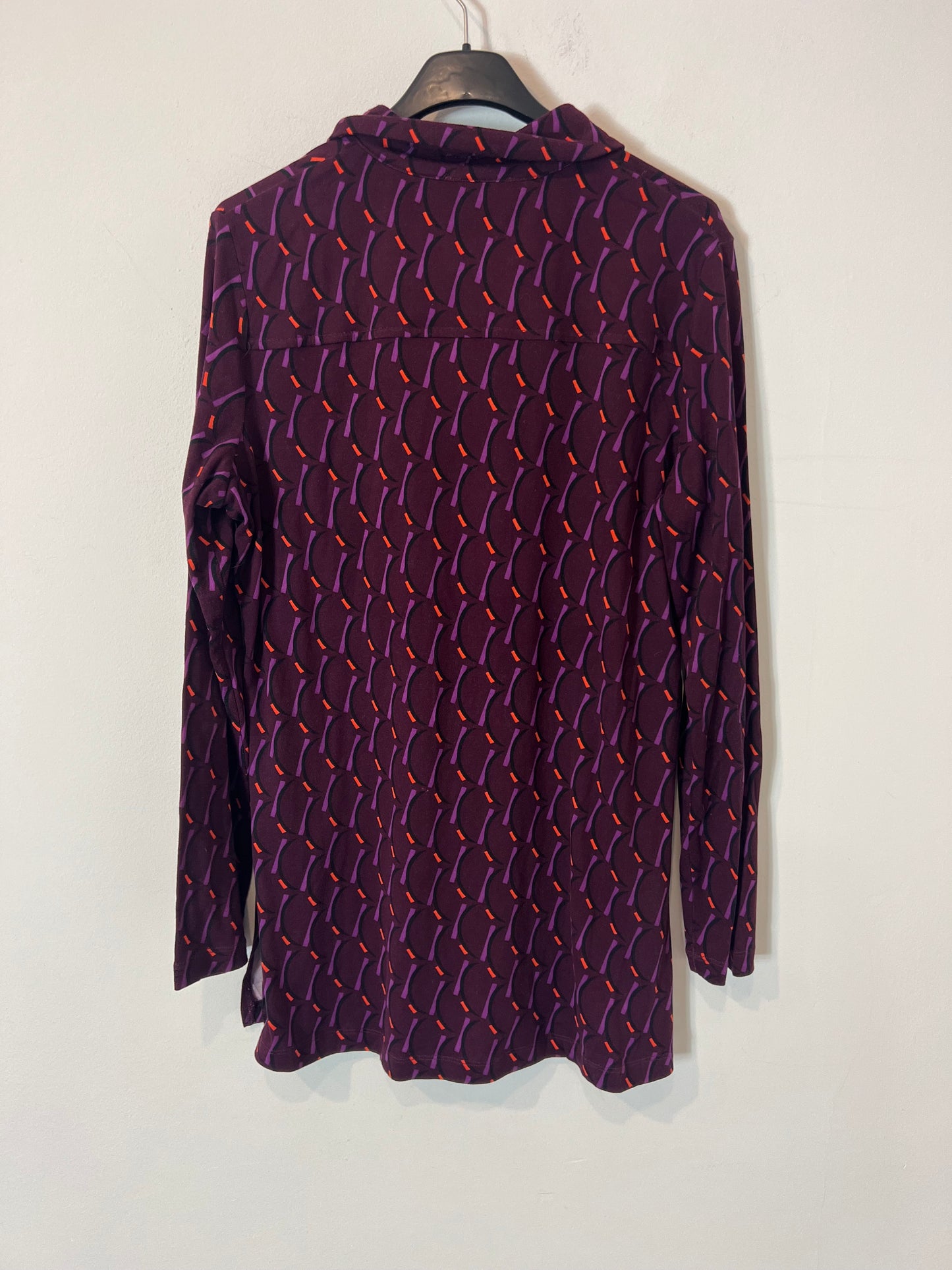 SURKANA. Total look estampado retro. T M