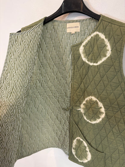 MARÍA DE LA ORDEN. Chaleco acolchado verde