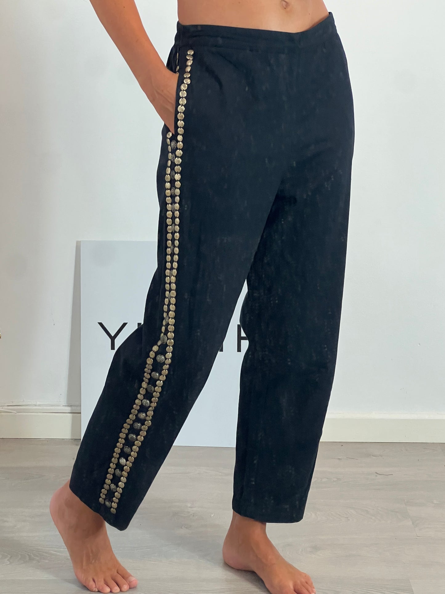 MES DEMOISELLES. Black trousers with stud detail. Size 40