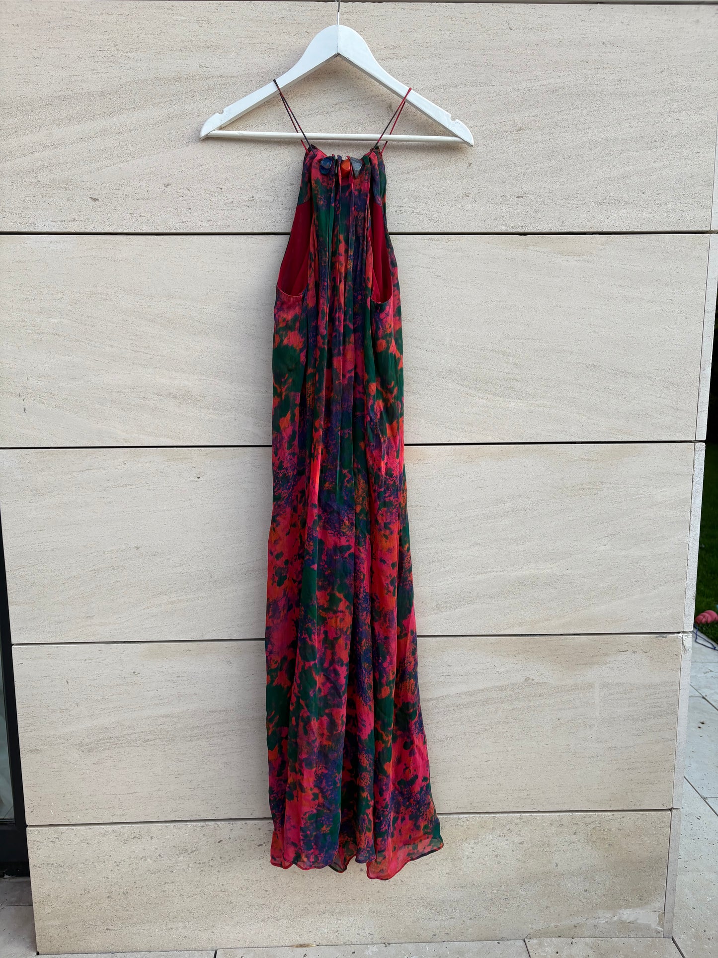 ZARA. Vestido largo halter estamapdo