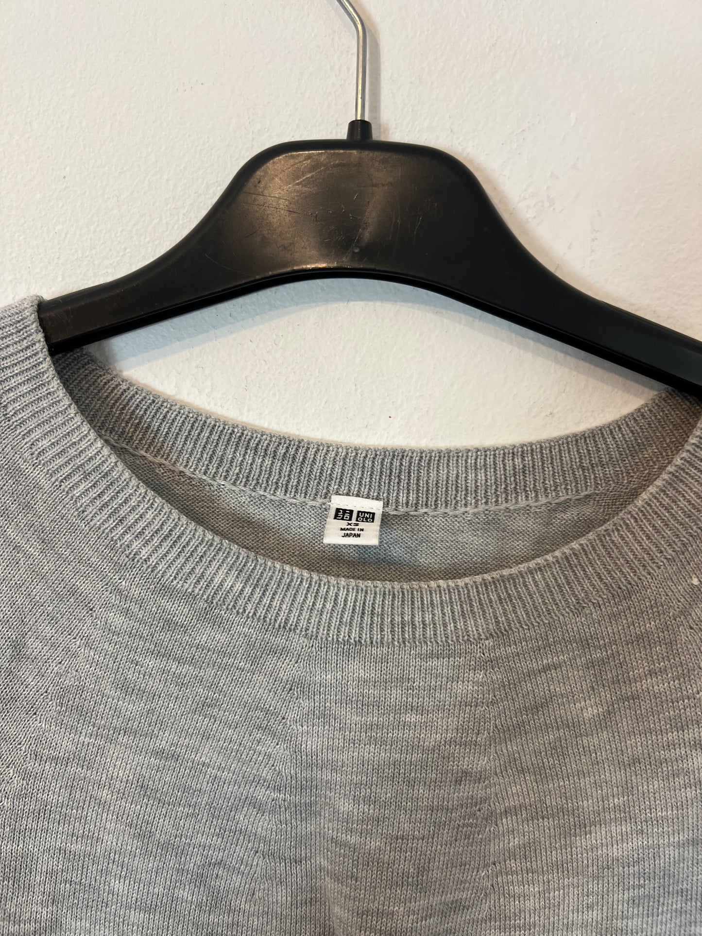 UNIQLO. Top punto gris T.xs