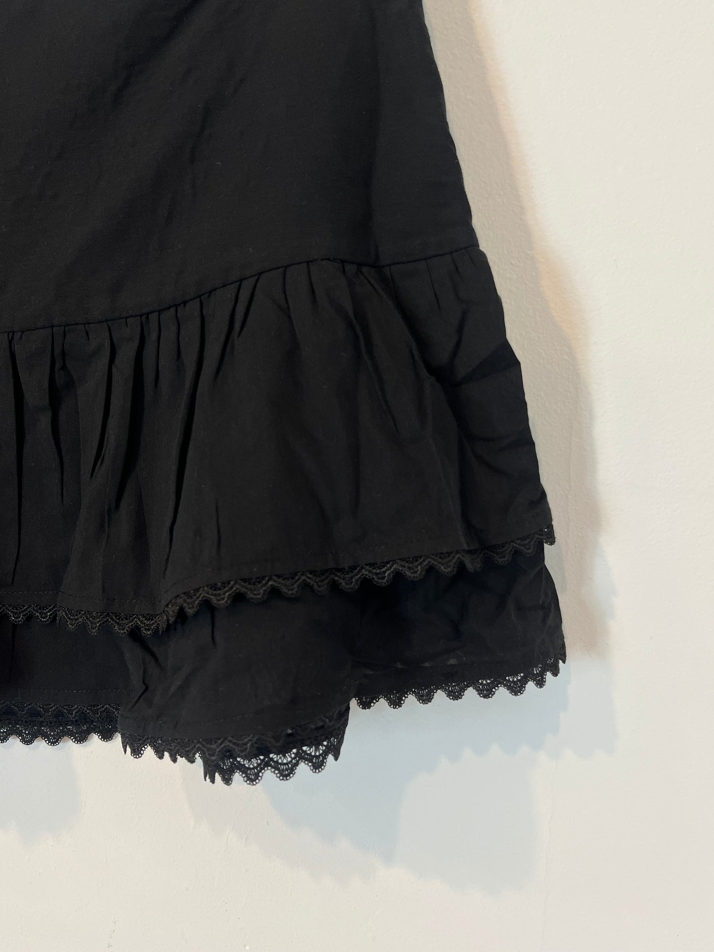 ZARA. Falda corta negra volantes T.s