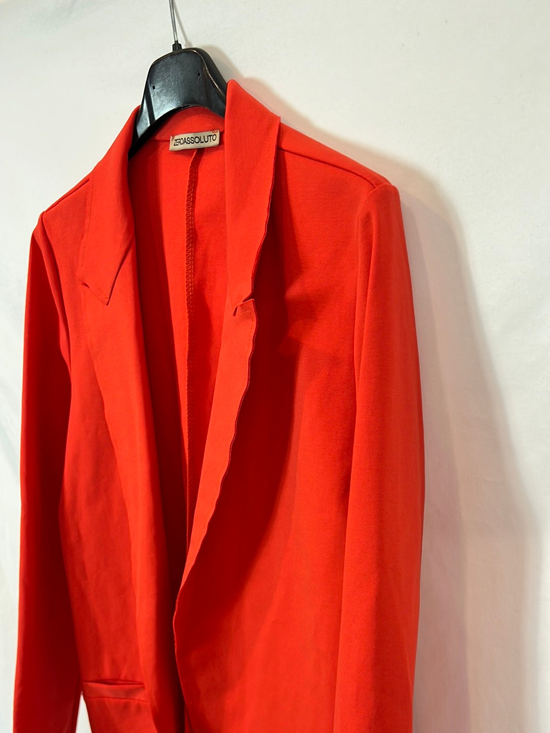 ZEROASSOLUTO. Blazer elástica roja T.m