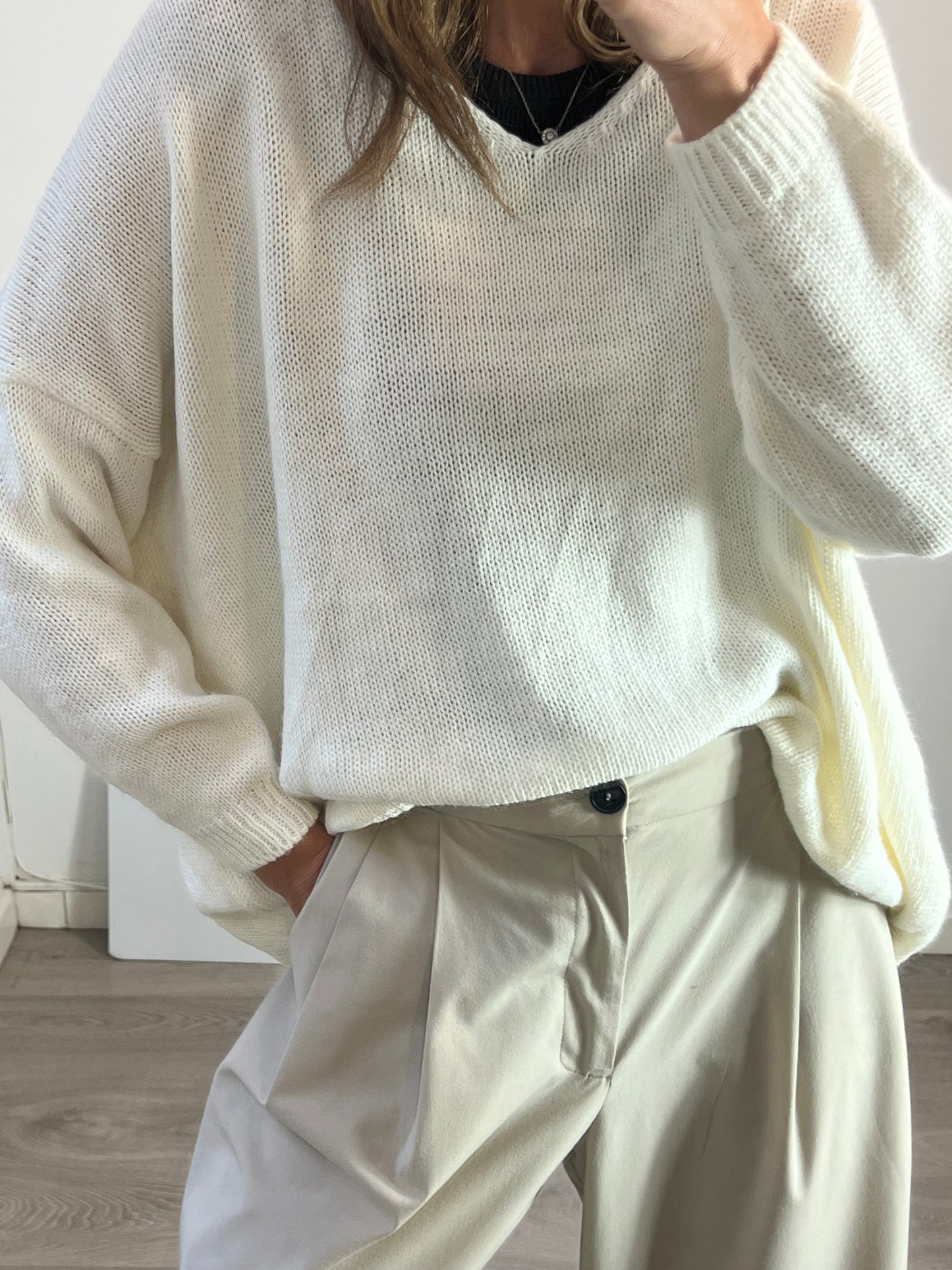 OTHERS. Beige sweater with back detail. TM/L