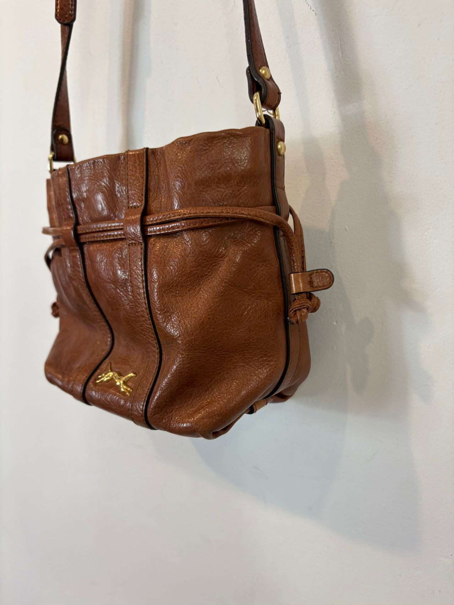 BIMBA Y LOLA. Bolso camel piel asa larga