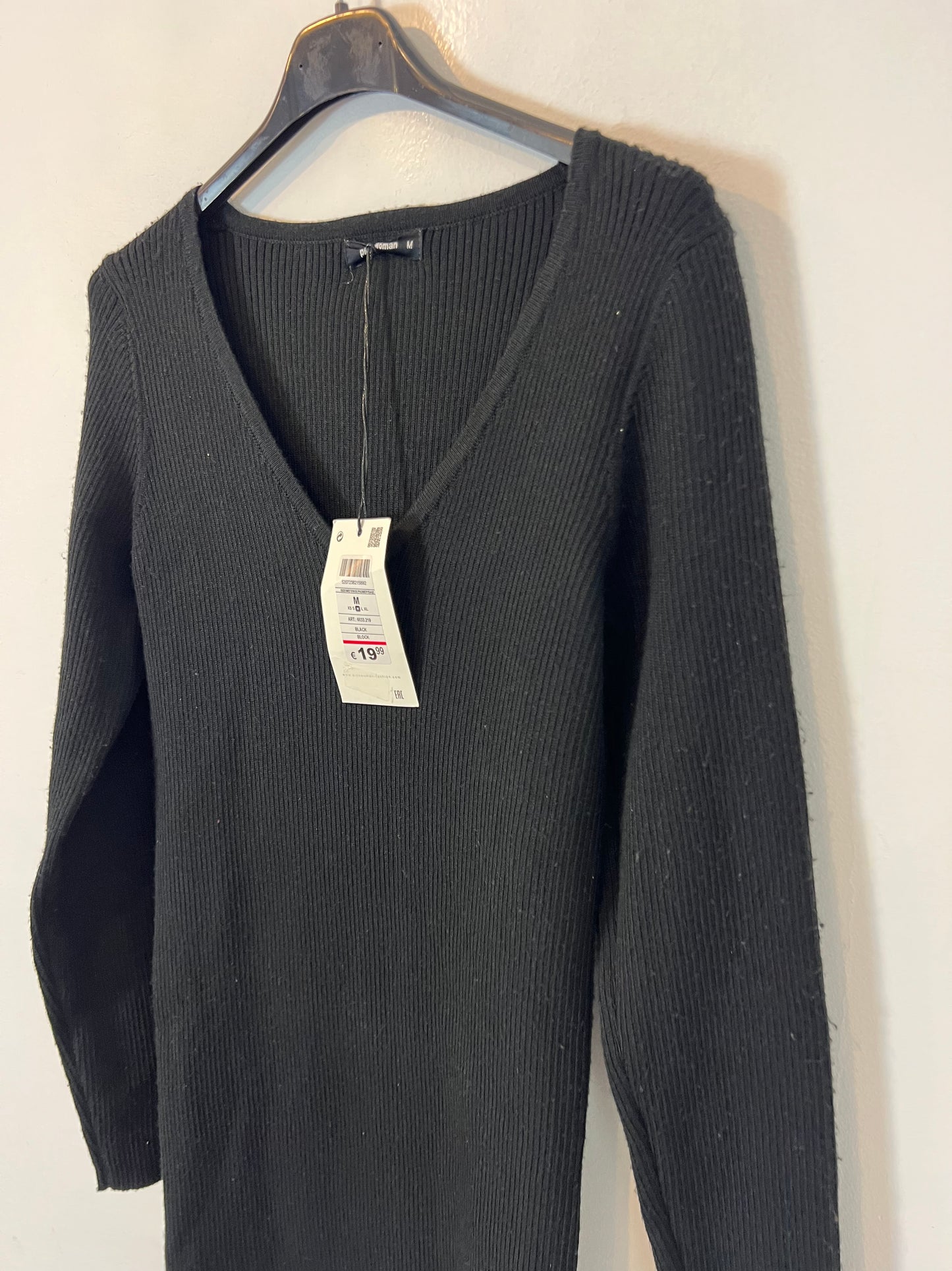 PINK WOMAN. vestido punto negro canalé T.m