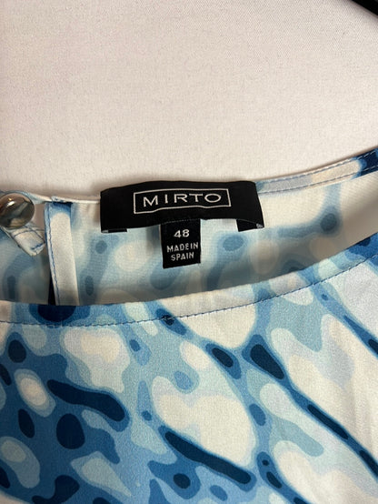 MIRTO. Blusa fluida azul y blanca T.48