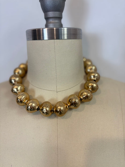 ZARA. Collar bolas doradas