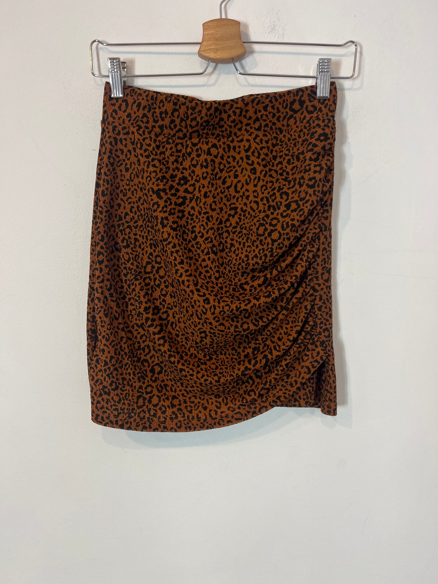 STRADIVARIUS. Short elastic animal print skirt. TM