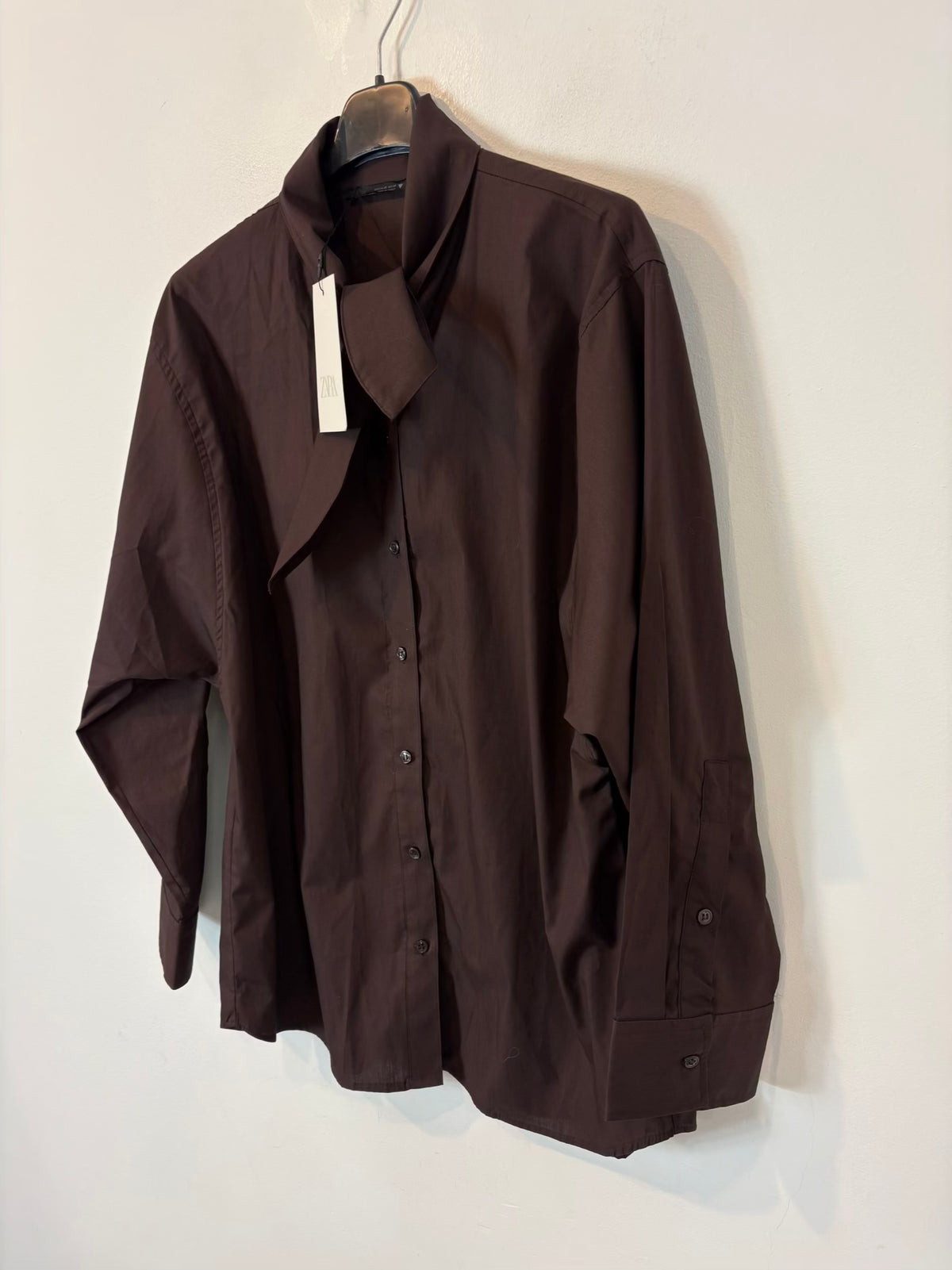 ZARA. Blusa marrón volumen lazada