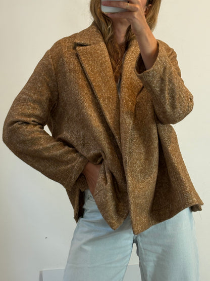 THE NEW SOCIETY. Chaqueta camel espiga lana aberturas