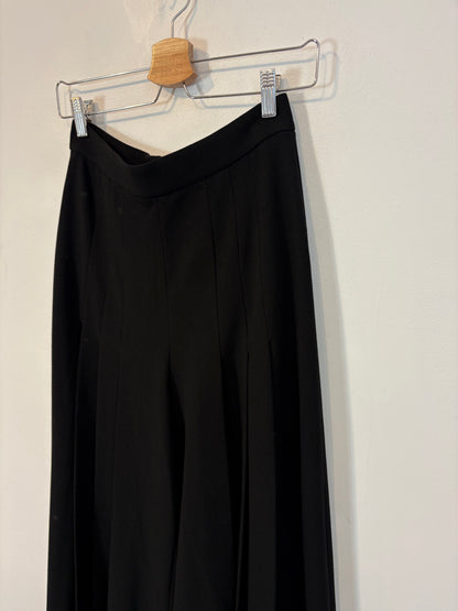 MASSIMO DUTTI. Pantalón negro fluido tablas