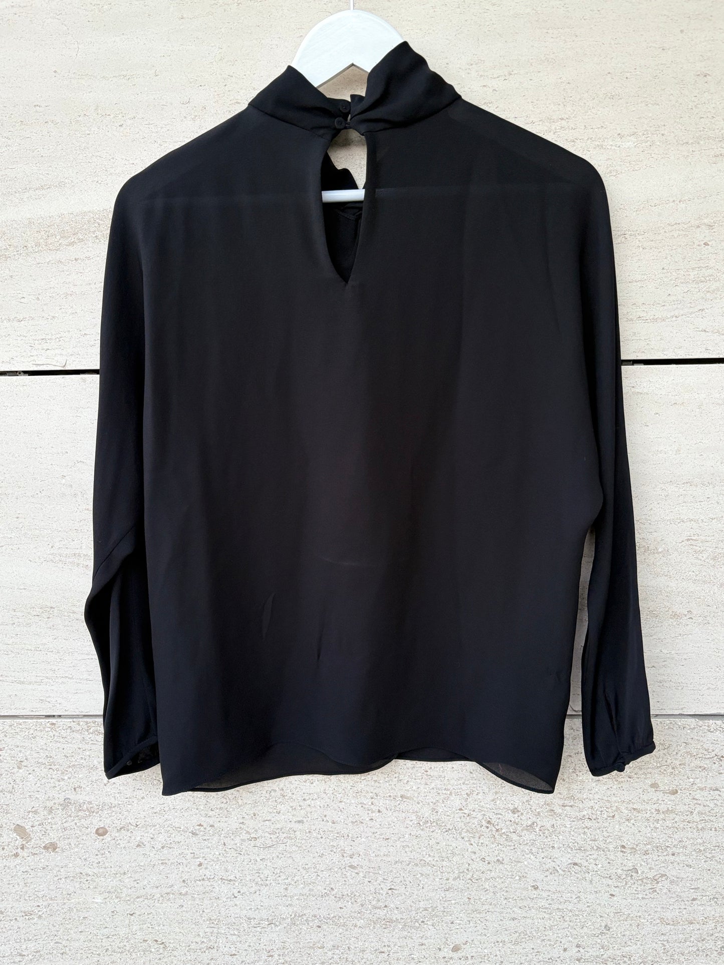 CAROLINA HERRERA. Blusa negra seda