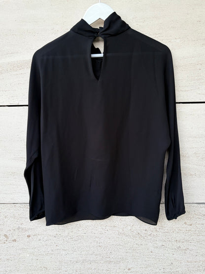 CAROLINA HERRERA. Blusa negra seda