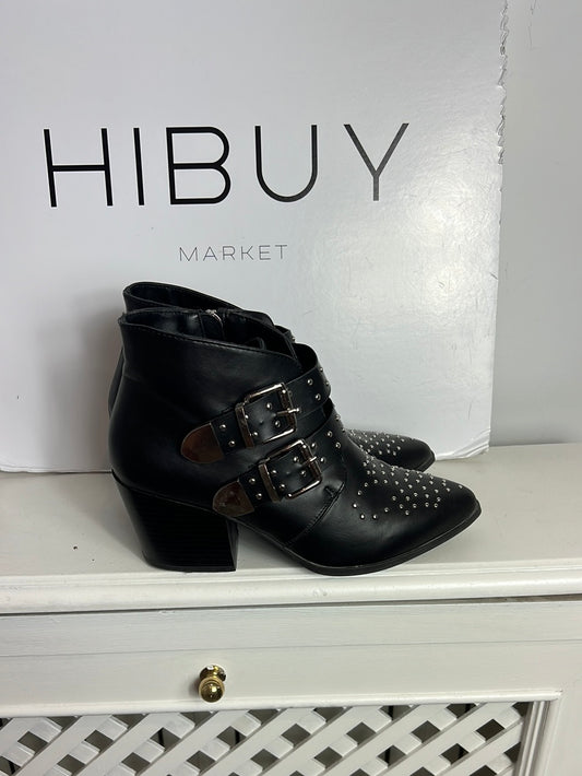 MARIAMARE. Botines negros tachuelas. T 38