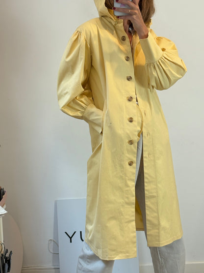 MAGNOLYA. Gabardina capucha pastel