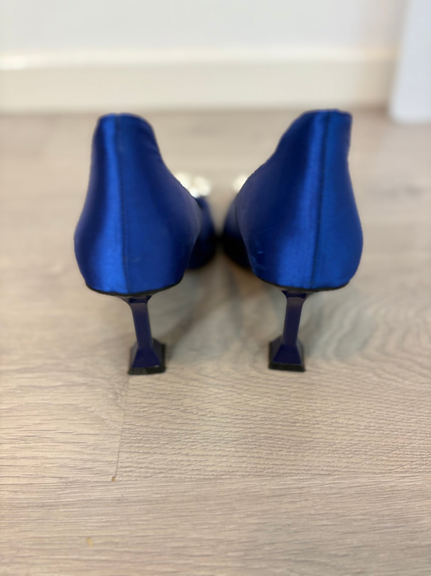 UTERQÜE. Zapatos azules joya T.38