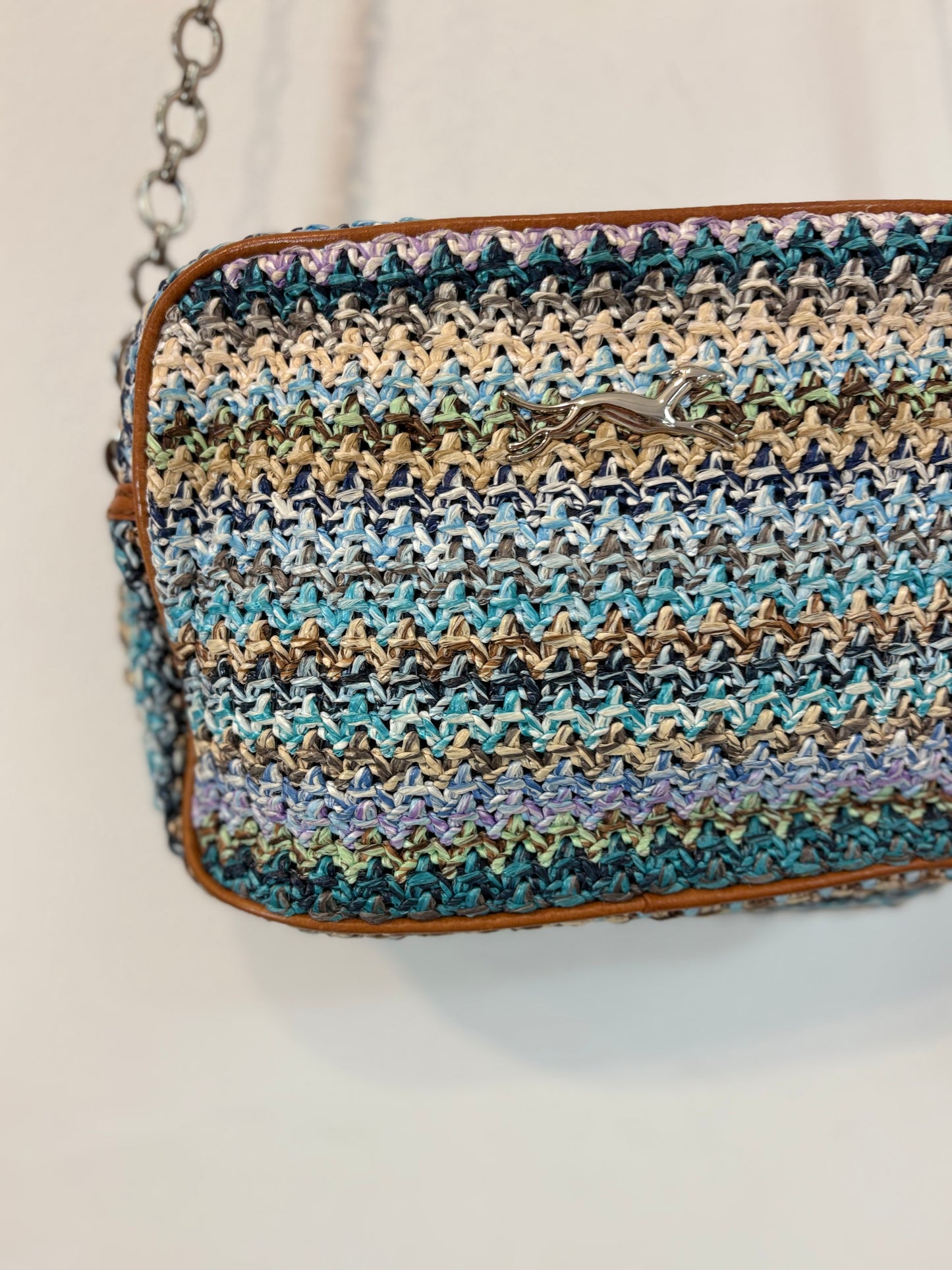 BIMBA Y LOLA. Bolso trenzado tonos azules
