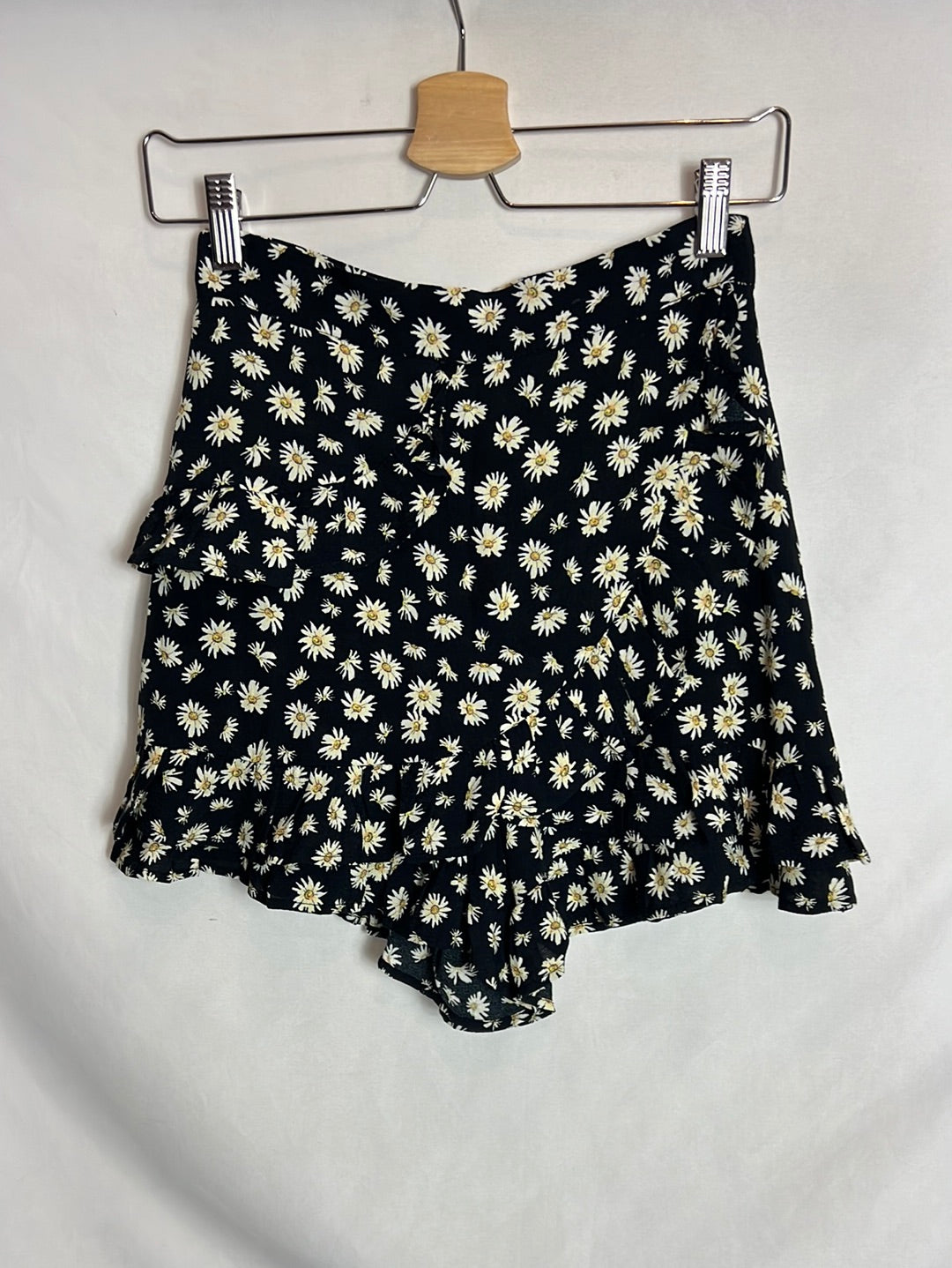 ZARA. Falda pantalón negro margaritas. T XS