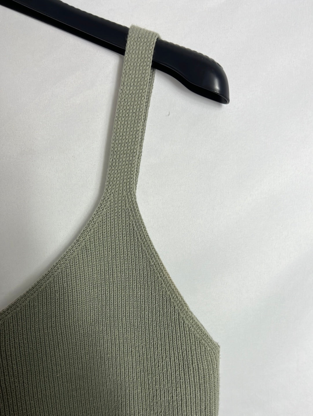 FOREVER 21. Green ribbed top. TM