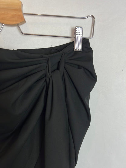 ZARA. Falda negra fruncida T.s