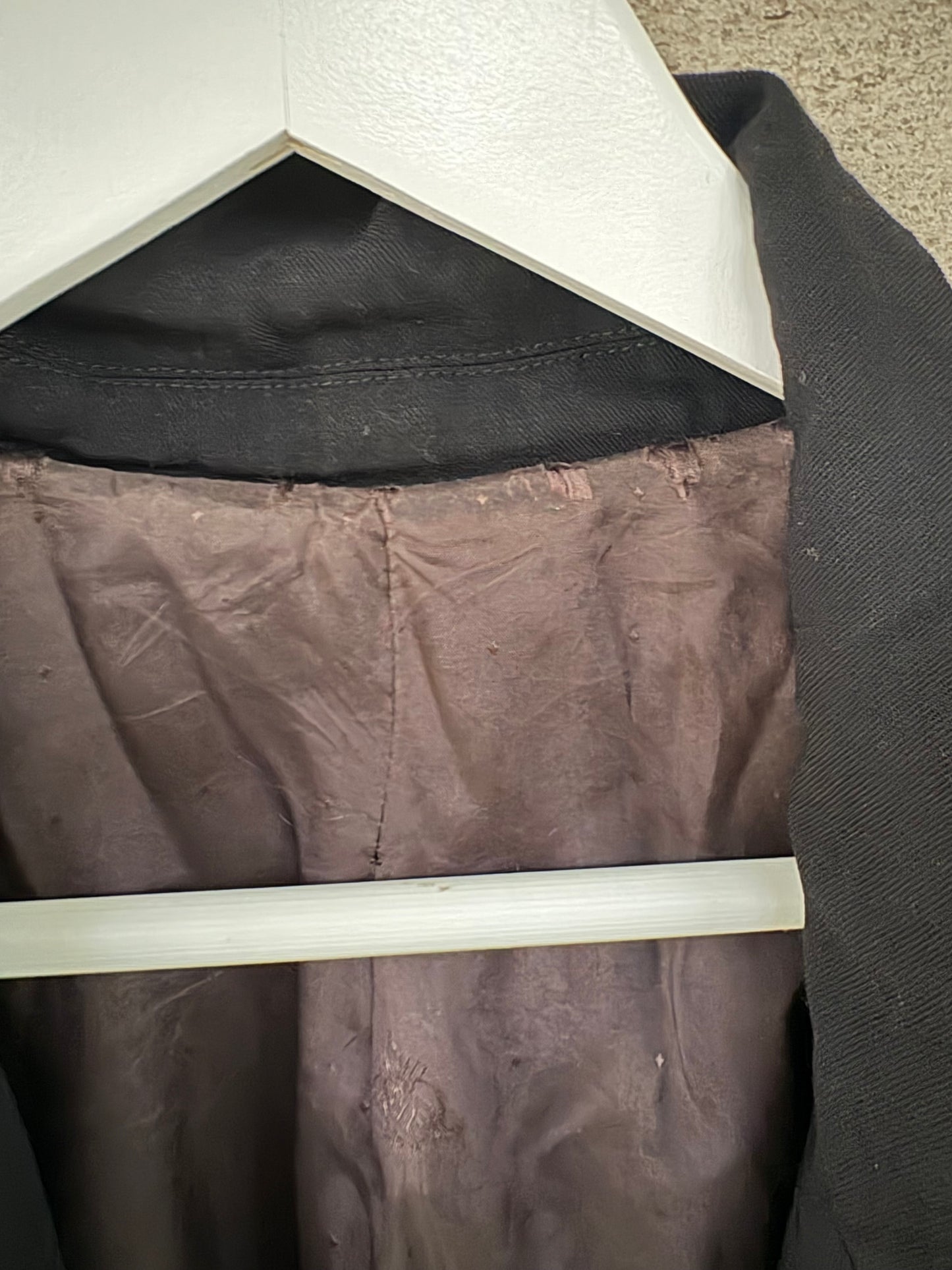 OTRAS. Blazer negra vintage detalles en terciopelo