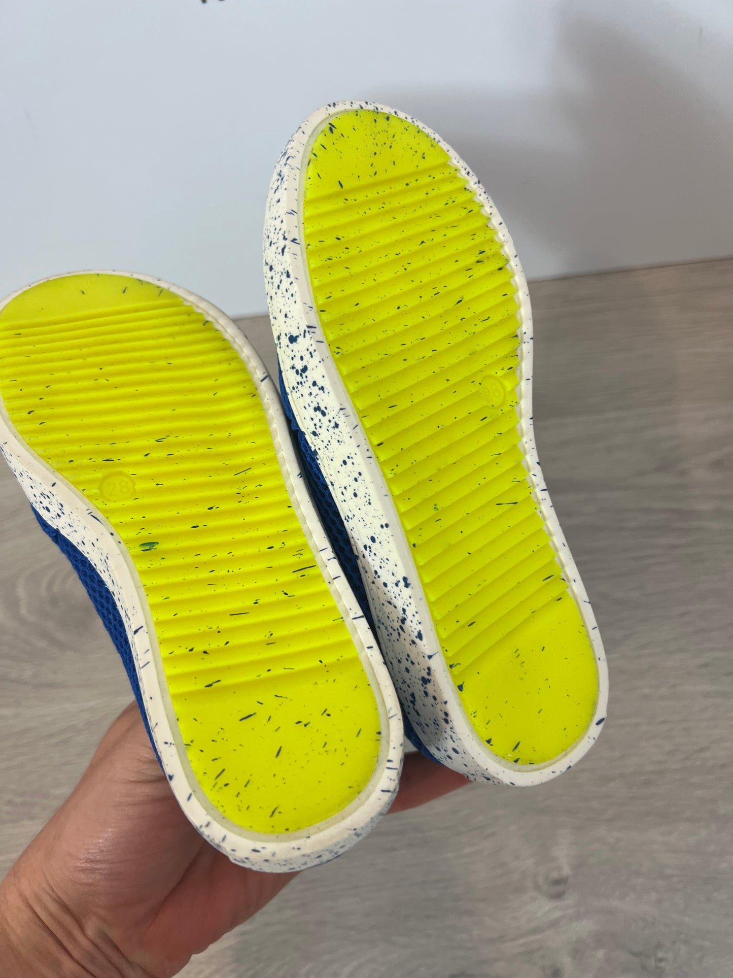 BONPOINT. Zapatilla niños textura azul klein. T 28