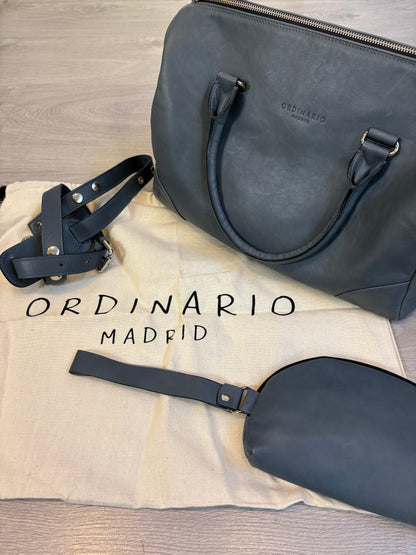 ORDINARIO MADRID. Bolso piel azul doble asa