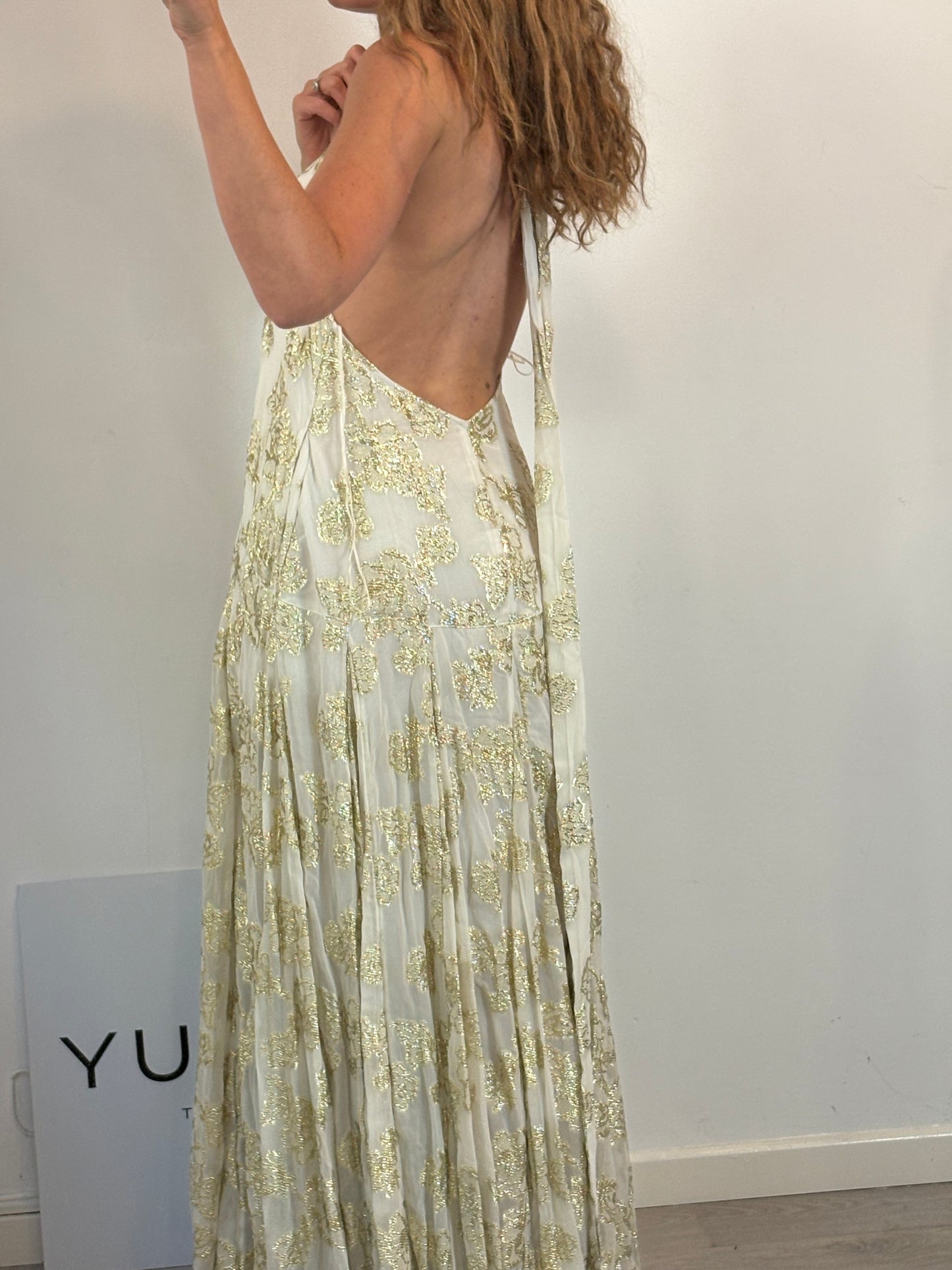 FREE PEOPLE. Vestido largo vaporoso hilos dorados