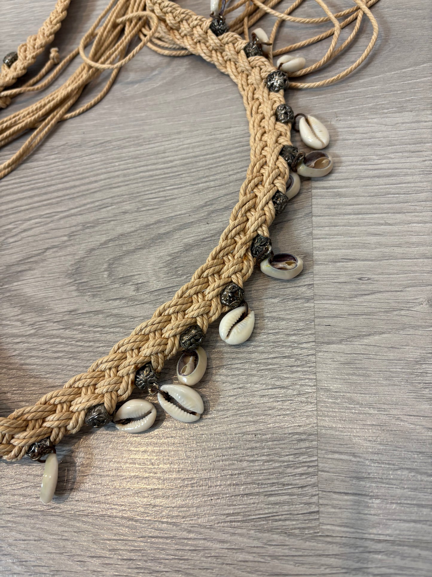 OTRAS. Cinturón conchas ajustable