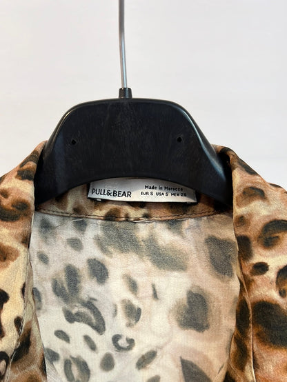 H&amp;M. Animal print short-sleeved blouse. TS