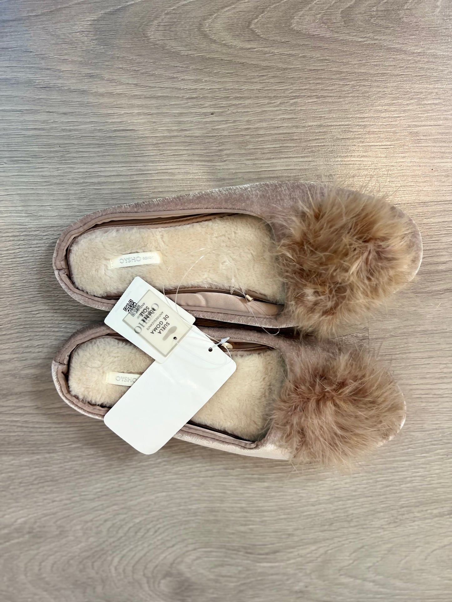 OYSHO. Zapatilla beige plumas T.40/41